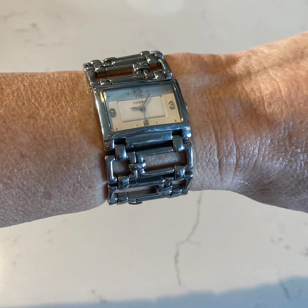 Beautiful 2006 FOSSIL ES-1751 Women's Quartz Watch Works!